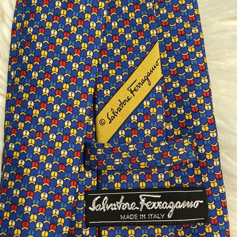 Salvatore Ferragamo Man 100% silk tie it’s very beautiful and colorful - Picture 10 of 16